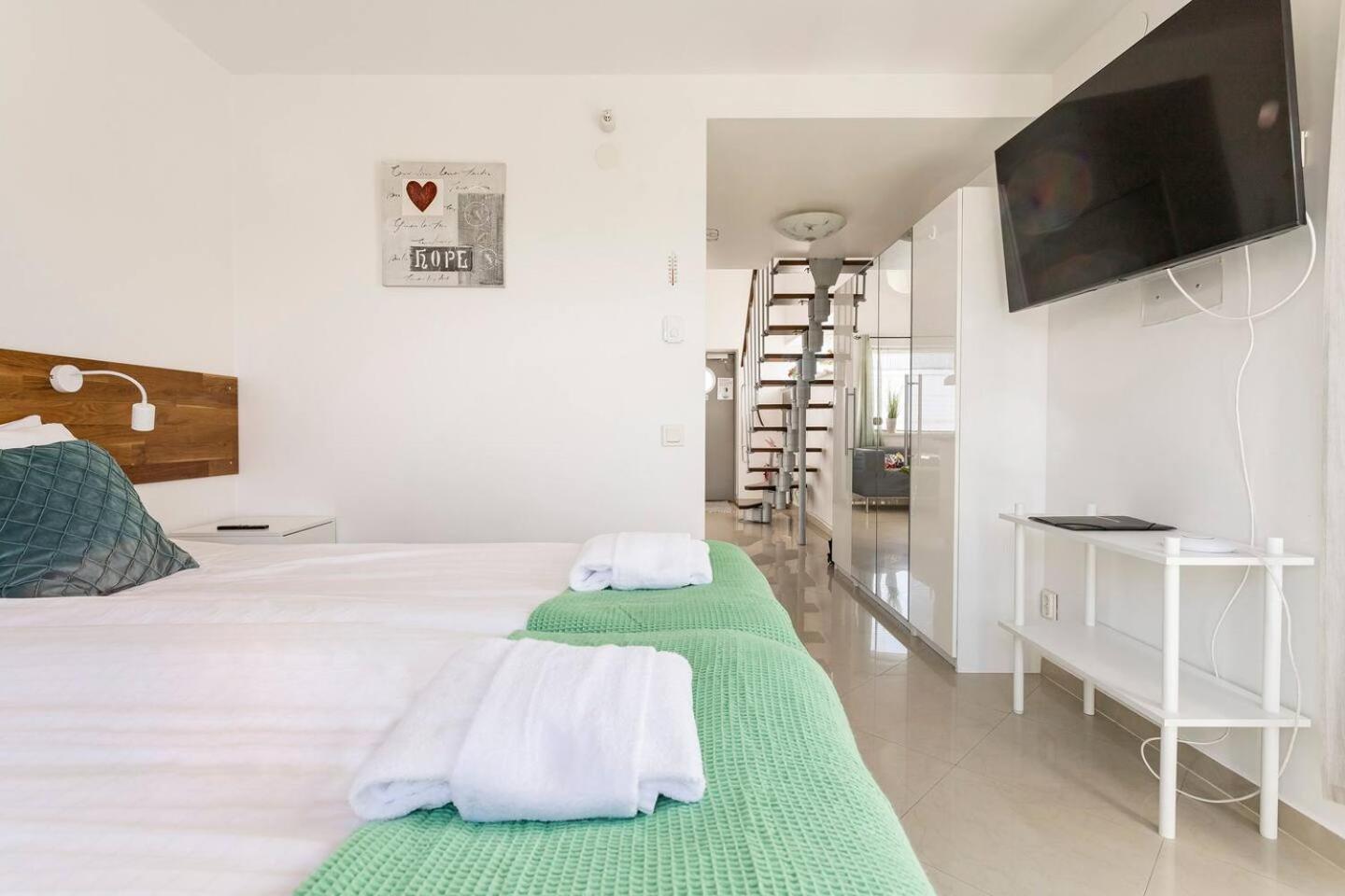 Staylong Hotell Taby Exterior photo